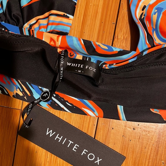 NWT White Fox Blue & Orange Swirl Temp Me Halter Crop Top Size M - Picture 7 of 11